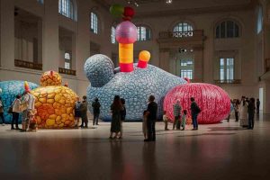 Euphoria: l'arte gonfiabile incanta Parigi tra gioco e sogno