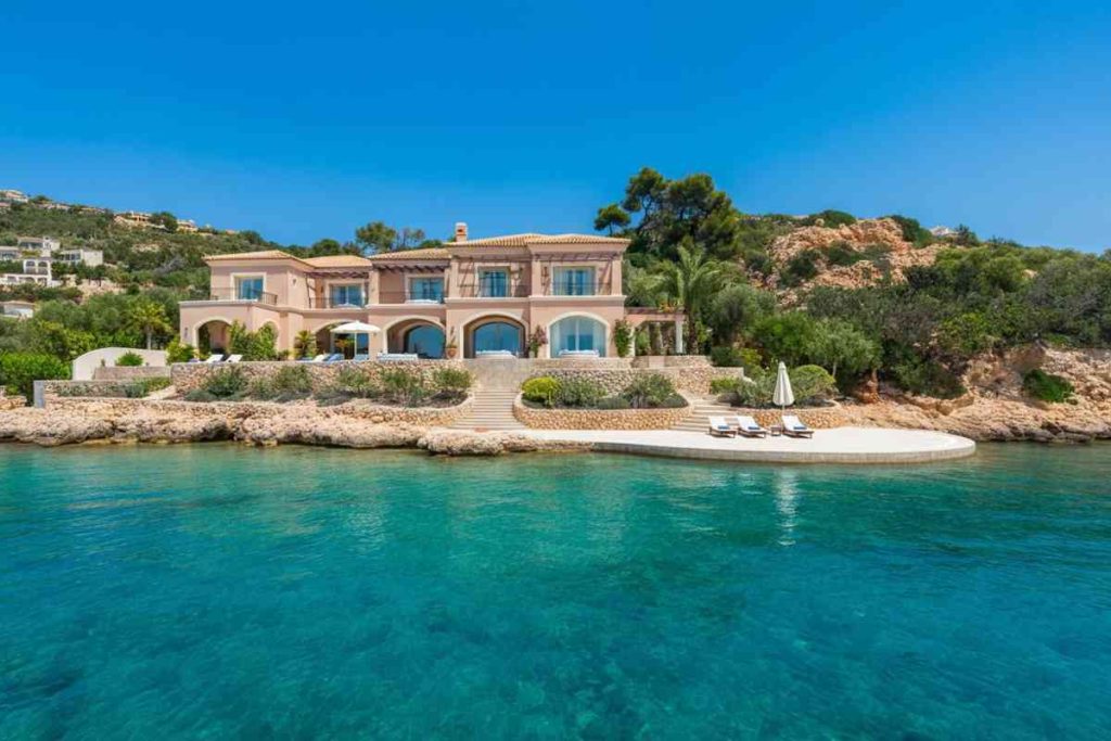 Il boom del mercato immobiliare: valore degli immobili di lusso in C. Smeralda aumenta del 50%