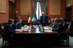 Il governo decide se ascoltare Nordio sul controverso caso Almasri