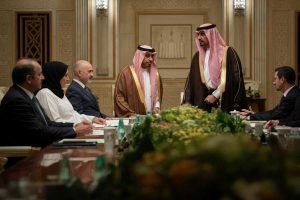 Il ministro degli Esteri saudita visita la Cisgiordania: un passo verso la pace?