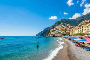 Ponte del 2 giugno: 15 milioni in viaggio, ma il 92,4% sceglie l'Italia