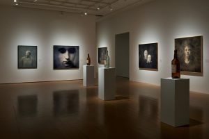 Scopri l'affascinante mostra di Claudio Parmiggiani alla Estorick di Londra