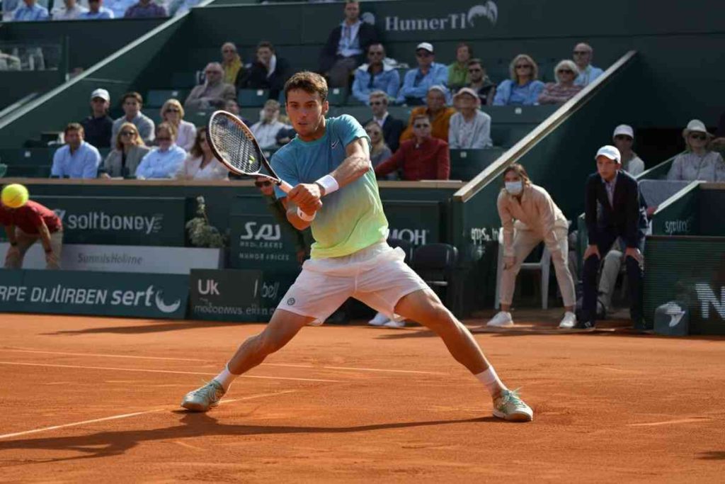 Sinner avanza senza problemi mentre Rinderknech saluta il Roland Garros