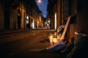 Tragedia a Milano: un ragazzo di 13 anni perde la vita dopo un accoltellamento