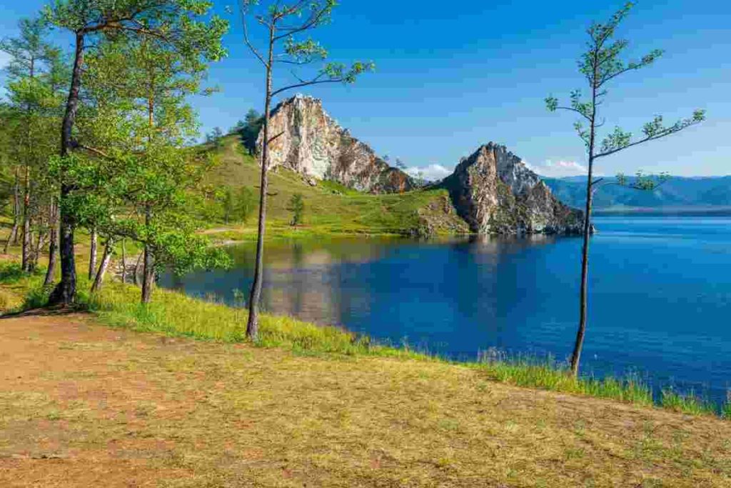 Tragedia in Siberia: cinque adolescenti perdono la vita e quattro sono feriti