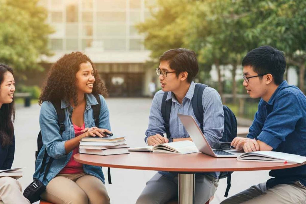Usa: controlli rigorosi sui visti per studenti, cosa c'è da sapere