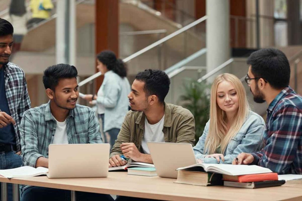 Aprire i social: il nuovo ostacolo per ottenere il visto di studio negli Usa