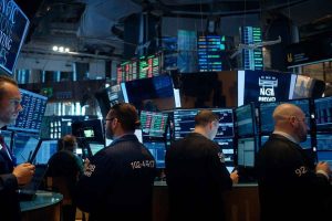 Borsa europea in ripresa grazie alla speranza di un accordo sui dazi: Parigi guadagna l'1,2%