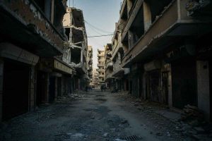 Gaza in lutto: 43 vittime dopo gli attacchi israeliani