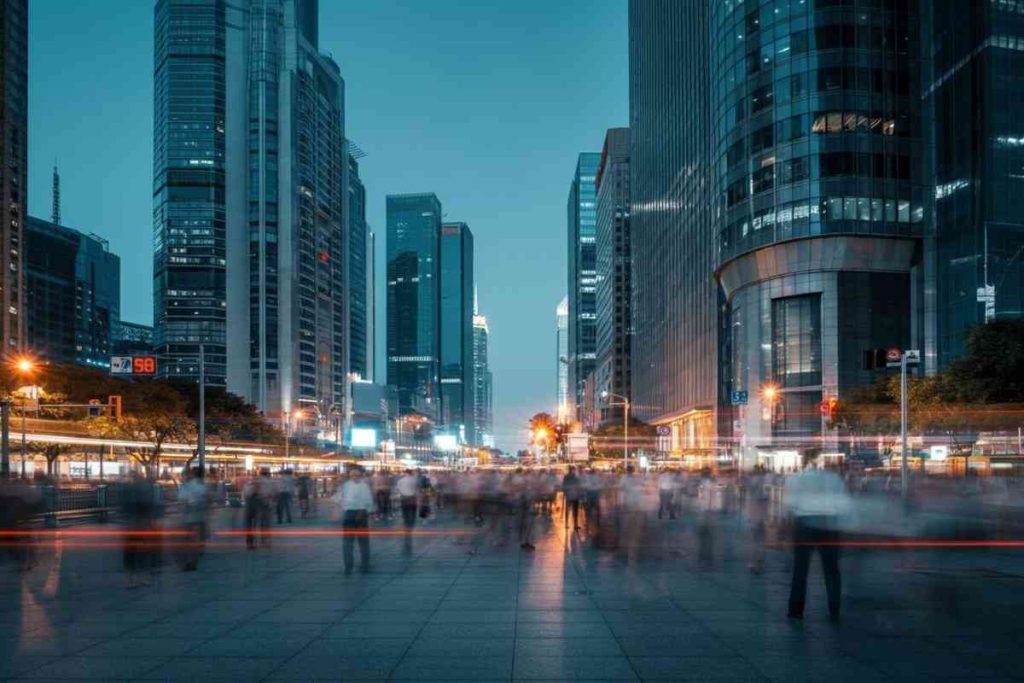 Hong Kong in leggera crescita: il mercato apre con un modesto +0,01%