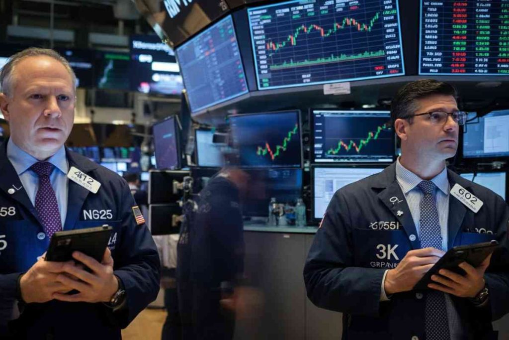 Hong Kong in rosso: la borsa apre con un calo dello 0,26%