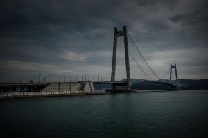Il misterioso blocco del Ponte di Crimea: cosa sta succedendo a Mosca?
