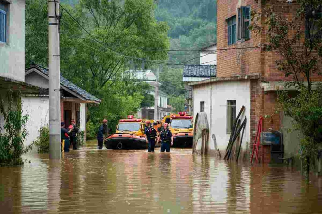 Inondazioni devastanti in Cina: 80mila evacuati nel Guizhou