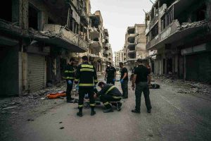 Iran lancia attacchi su Israele: un bilancio tragico di 3 morti e 80 feriti