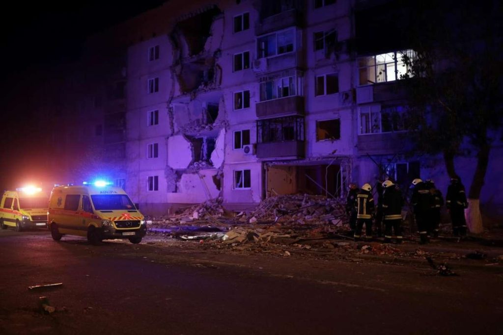 Missile iraniano devasta il sud di Israele: tre vittime tragiche