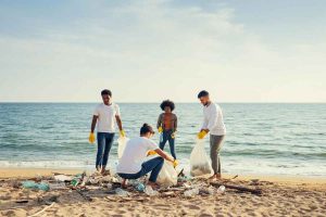 Bottiglie di aiuto per Gaza: la protesta degli ambientalisti si intensifica