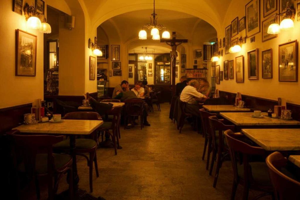 Cafè Triest: un angolo asburgico nel cuore di Gerusalemme religiosa