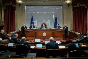 Conte: fermiamo i privilegi, nonostante gli insulti