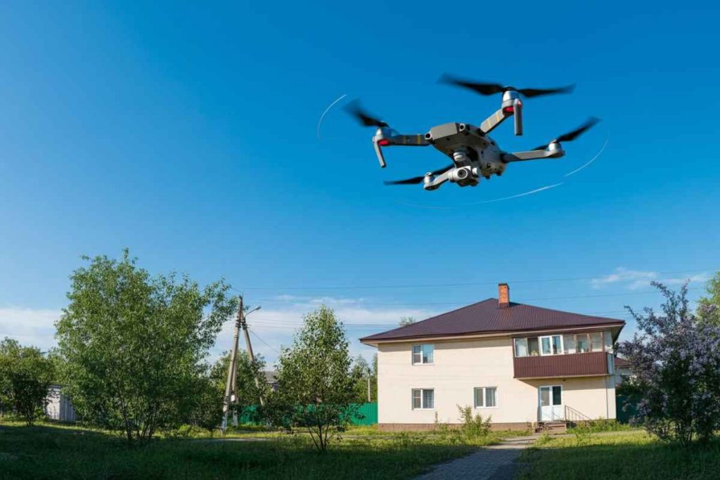 Drone cade su una casa in Russia: un tragico incidente provoca una vittima