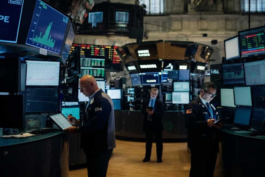 Europa in borsa: due velocità e l'attesa per la lettera di Trump