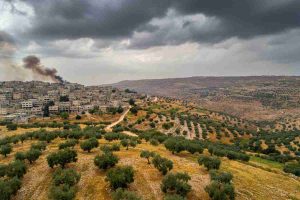 Israele lancia attacchi in Siria: un messaggio forte al regime