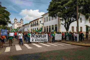 Lula avverte Trump: 'basta interferenze sul caso Bolsonaro'