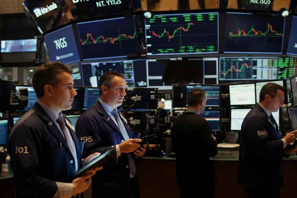 Milano in rosso: la Borsa segna un avvio in calo dello 0,12%