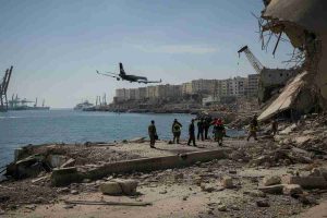 Missile russo colpisce il porto di Odessa: due vittime nel tragico attacco