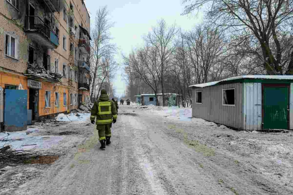 Ombre invernali: 20.000 persone a Sumy senza luce e gas dopo il raid