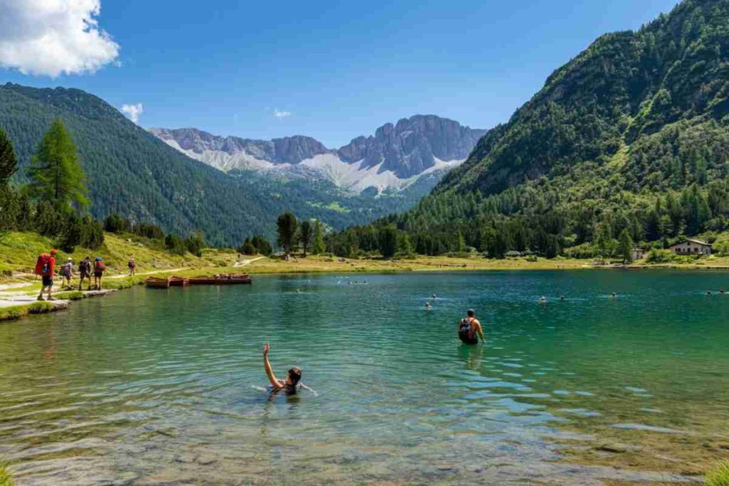 Scopri oltre 500 itinerari freschi per fuggire dal caldo in Italia