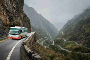 Tragedia in Perù: bus precipita in un burrone, 15 morti e 30 feriti