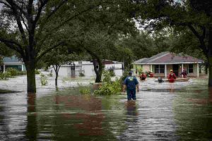 Tragedia in Texas: oltre 50 vittime e 27 bambine ancora disperse dopo le inondazioni