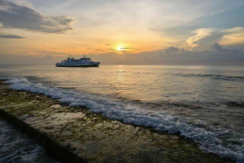 Traghetto affonda in Indonesia: la tragedia che ha colpito il paese