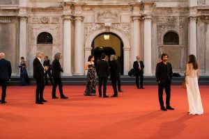 Clooney salta la conferenza al Lido: il motivo sorprendente dietro la sua assenza