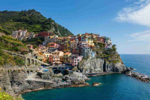 Il sindaco di Ischia dice no ai tiktoker: 'Basta con il trash'