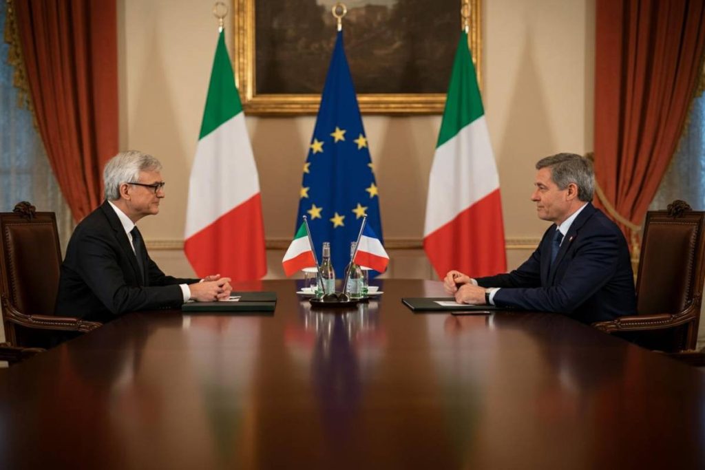 Macron smentisce l'invio di truppe Ue: la Lega respira finalmente?