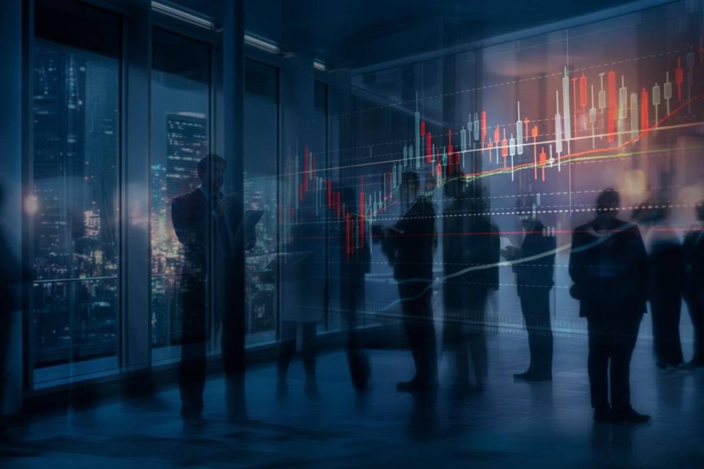 Milano in rosso: la borsa crolla del 2,55% e le banche soffrono