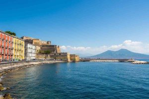 Scopri i tesori nascosti del mare di Napoli: itinerari unici da esplorare