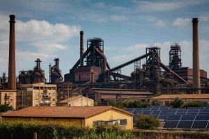 Sindaco di Taranto rifiuta di firmare l'accordo per l'ex Ilva: cosa significa per la città?