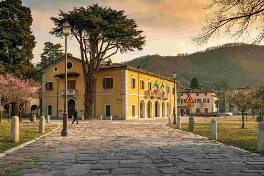 Tragedia in Municipio: operaio perde la vita dopo una caduta dal tetto