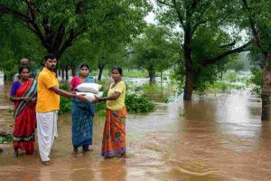 Tragedia in Uttar Pradesh: monsoni devastanti causano allagamenti e 12 vittime