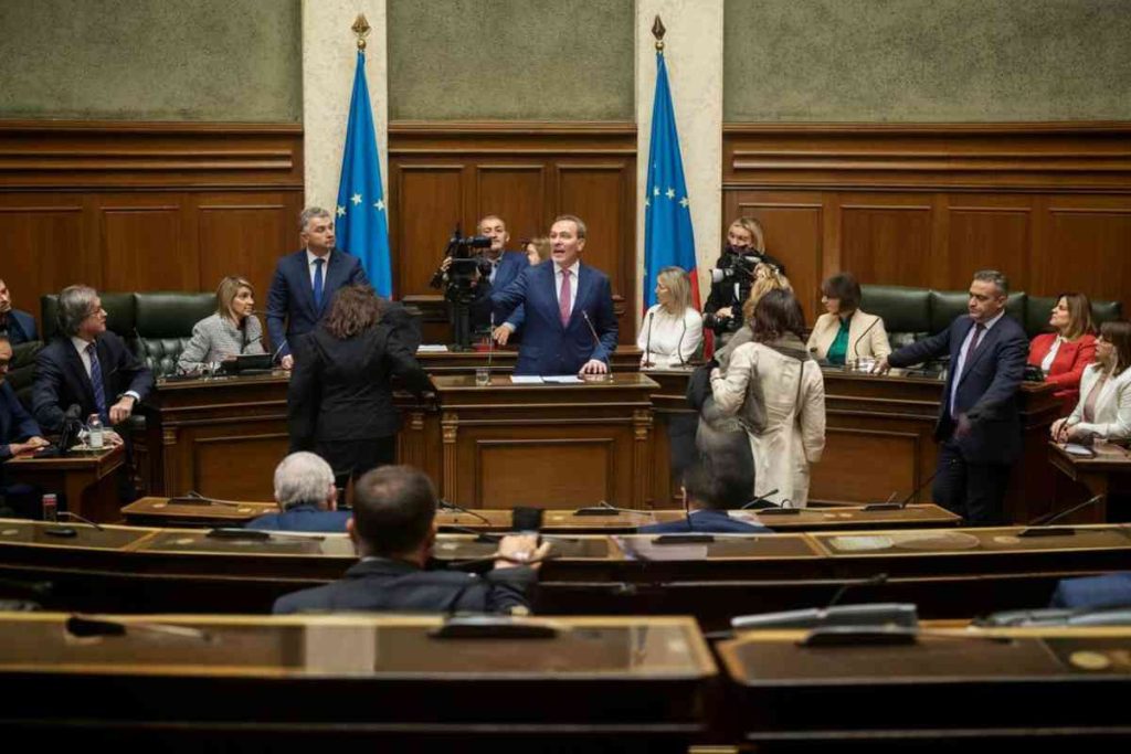 Bayrou in Parlamento: la sfida che ha scelto di affrontare