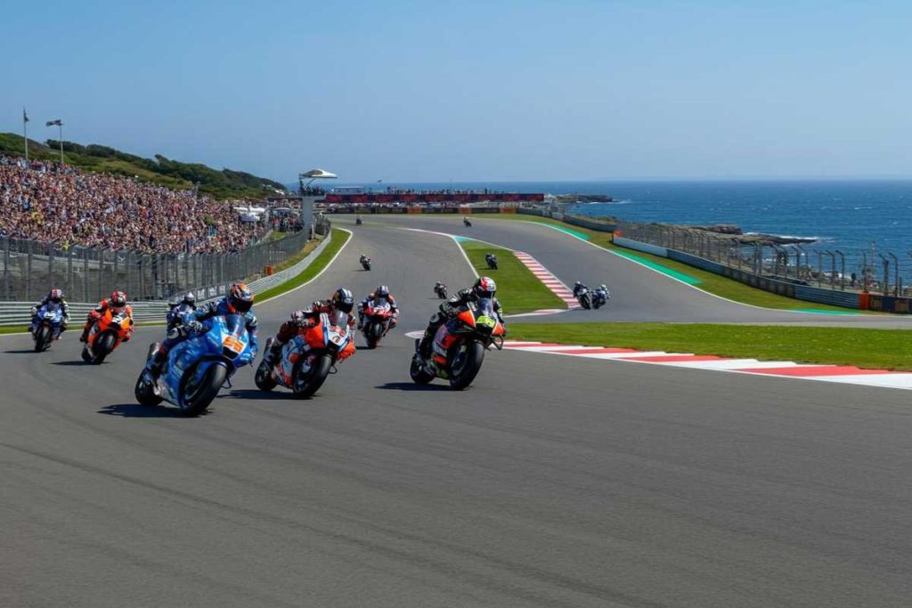 Bezzecchi trionfa con Aprilia nella gara sprint di Misano nella MotoGP