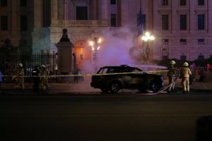Incendio di un Suv del Secret Service davanti alla Casa Bianca: cosa è successo?