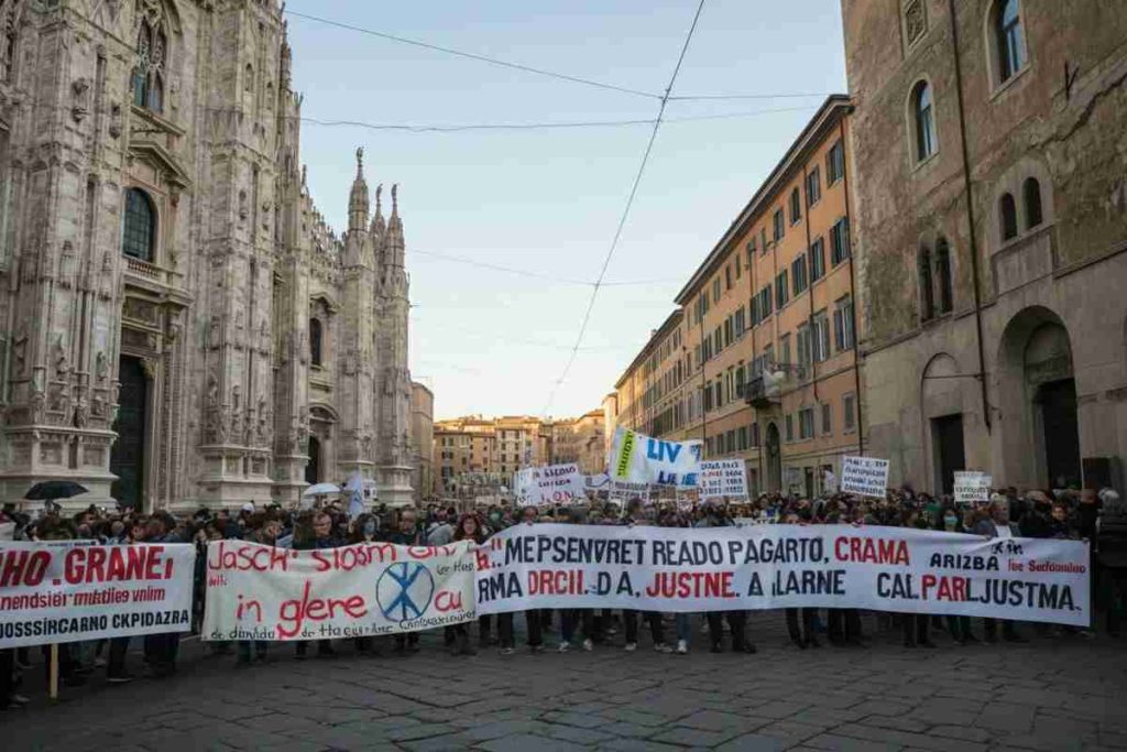M5S si schiera con i cittadini che protestano in piazza