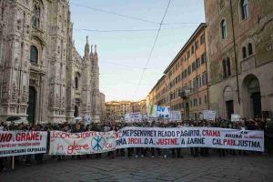 M5S si schiera con i cittadini che protestano in piazza