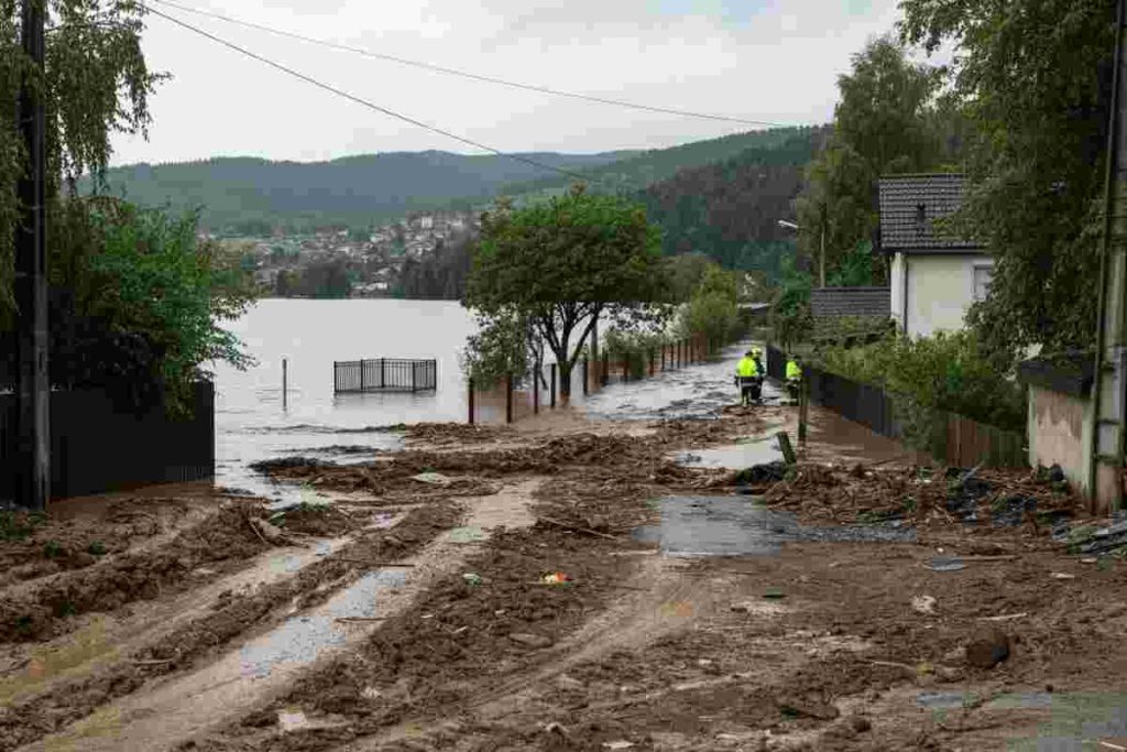Maltempo in Comasco: frane e città allagate, una situazione drammatica