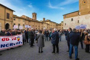 Meloni accusa il Pd: i cittadini non sono stupidi, ma la politica li tratta così