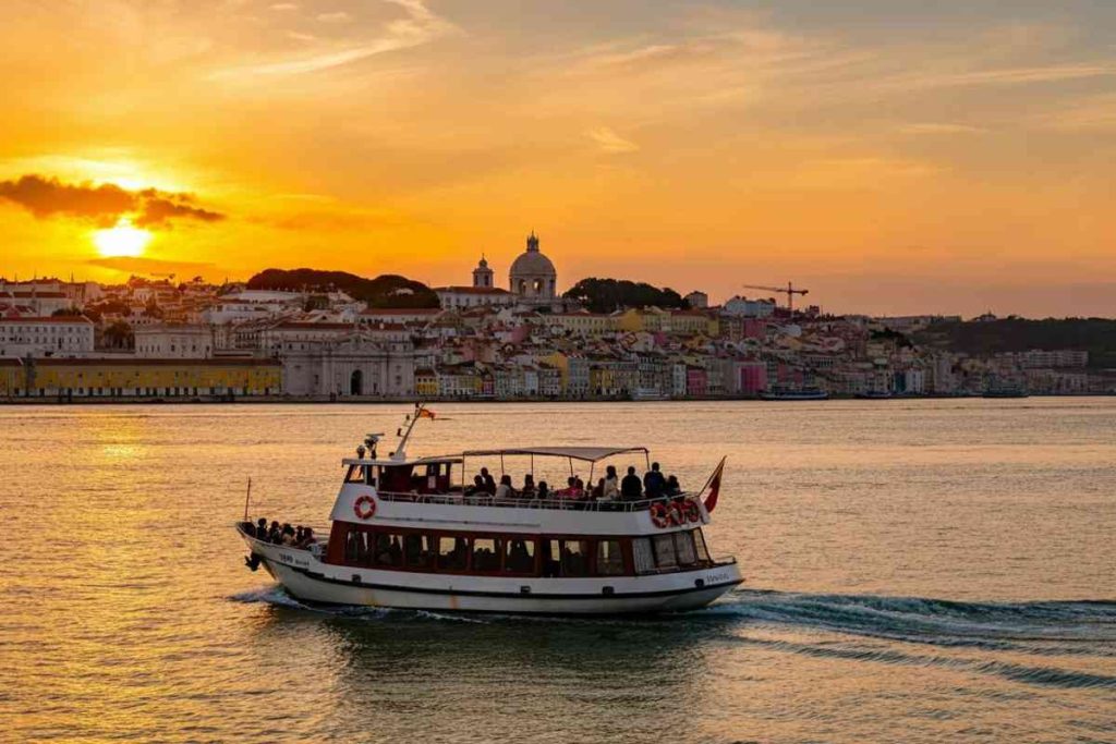Scopri le esperienze imperdibili lungo il fiume Tago a Lisbona