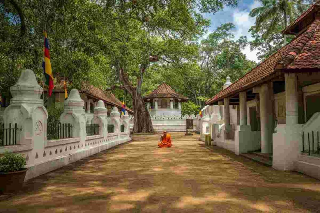 Tragedia in Sri Lanka: sette monaci buddisti perdono la vita in un incidente con la funivia
